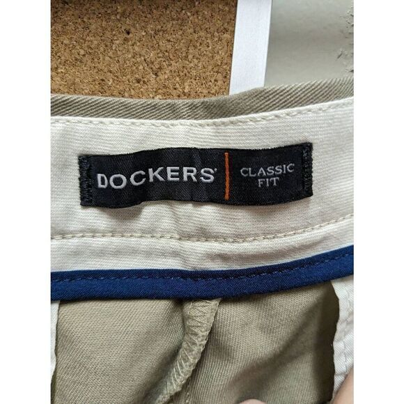 Dockers Men's 32X32 Classic Fit Flat Front Khaki Pants NWT - Picture 7 of 8